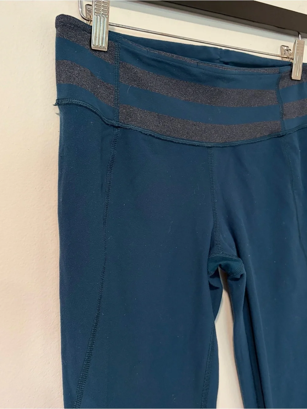 Lululemon teal Cropped Leggings size 8
